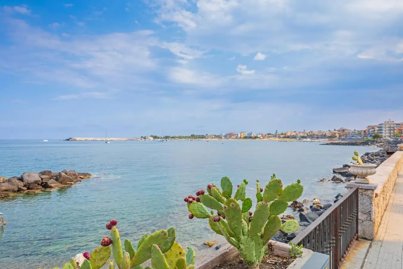 La Gioia Otel Giardini Naxos Konukevi